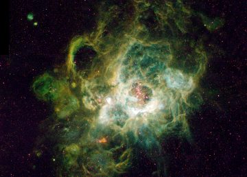 El hidrógeno el elemento más liviano y abundante del universo, supone más del 75 % de la materia conocida y más del 90 % en número de átomos. En la foto, la nebulosa NGC604 es una Región H II dentro de la Galaxia Triangulum, con un tamaño que oscila entre uno y cientos de años luz y una densidad de alrededor de un millón de partículas por centímetro cúbico. Las cifras escapan a la cabal comprensión humana, tanto como a la realidad económica y energética de Argentina y del mundo.